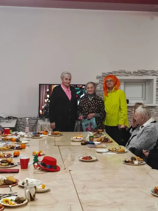 photo_5353048896604671942_y